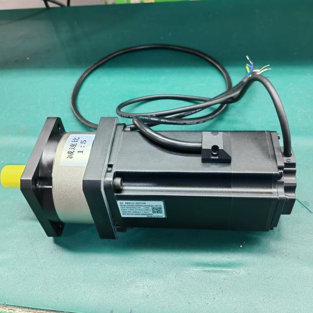 80mm 1.5kW伺服电动机，用于机器人接头，带有集成的行星变速箱